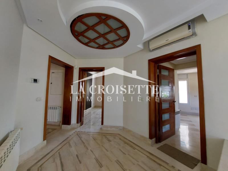 Villa S+6 avec piscine à Gammarth